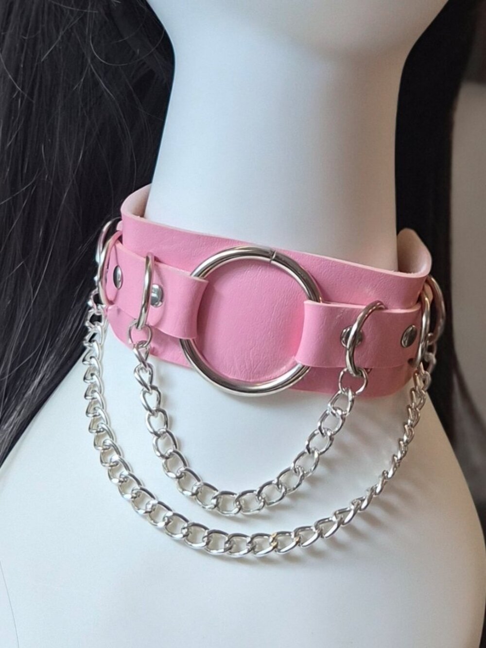 Pink fake leather choker with metal ring and two metal chains